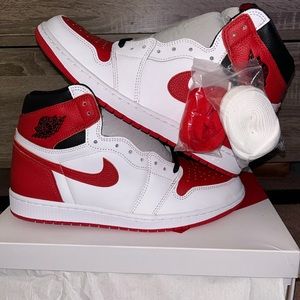 Nike Jordan 1 Retro High OG Heritage